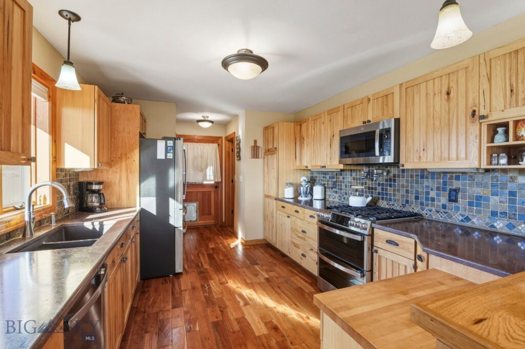 50 Cielo Grande Drive, Pray MT 59047