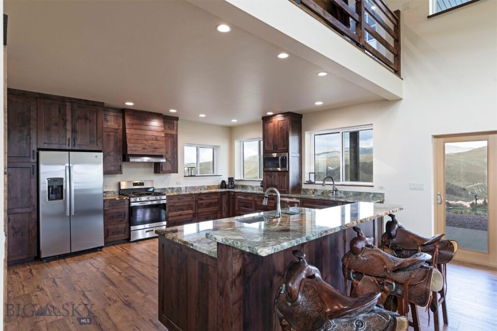 9800 Hwy 200, Dixon MT 59831