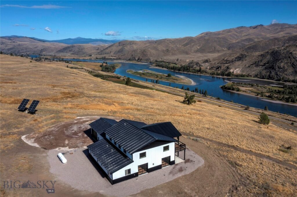 9800 Hwy 200, Dixon MT 59831