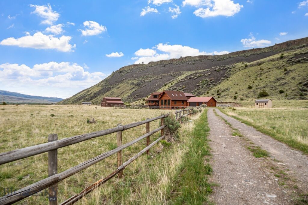 198 E River Road, Emigrant MT 59027