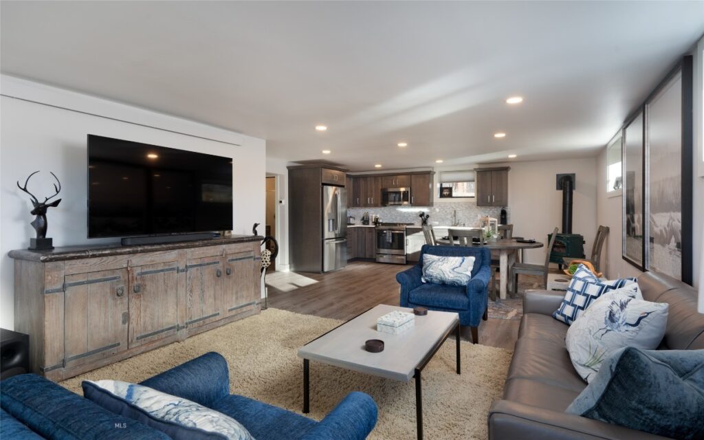 198 E River Road, Emigrant MT 59027