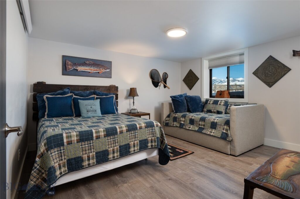 198 E River Road, Emigrant MT 59027