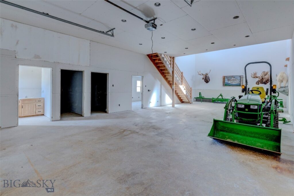 198 E River Road, Emigrant MT 59027