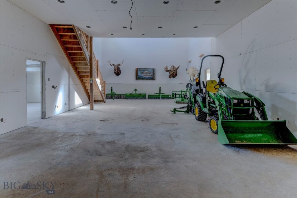 198 E River Road, Emigrant MT 59027