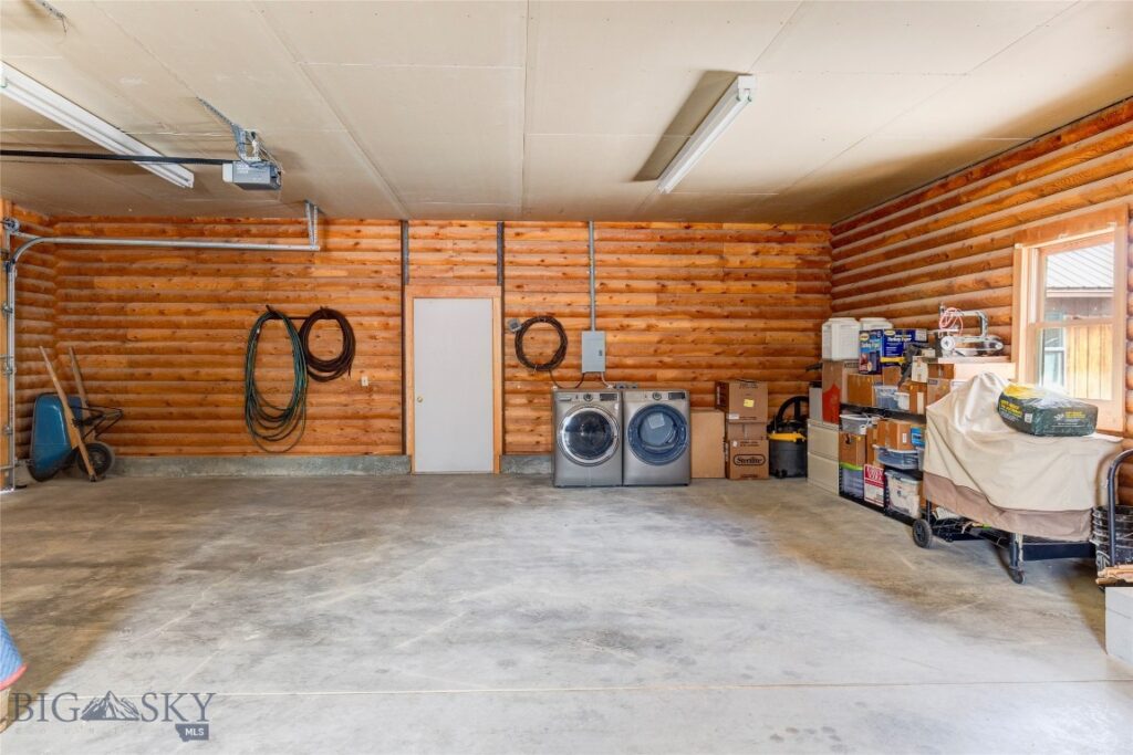 198 E River Road, Emigrant MT 59027