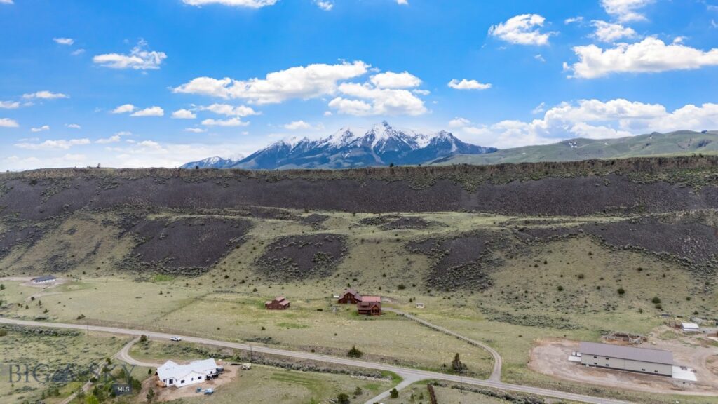 198 E River Road, Emigrant MT 59027