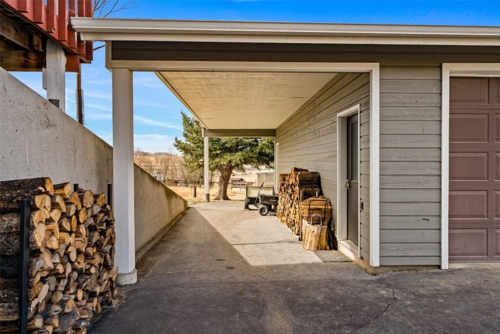 1080 Upper Tom Burke Road, Gallatin Gateway MT 59730