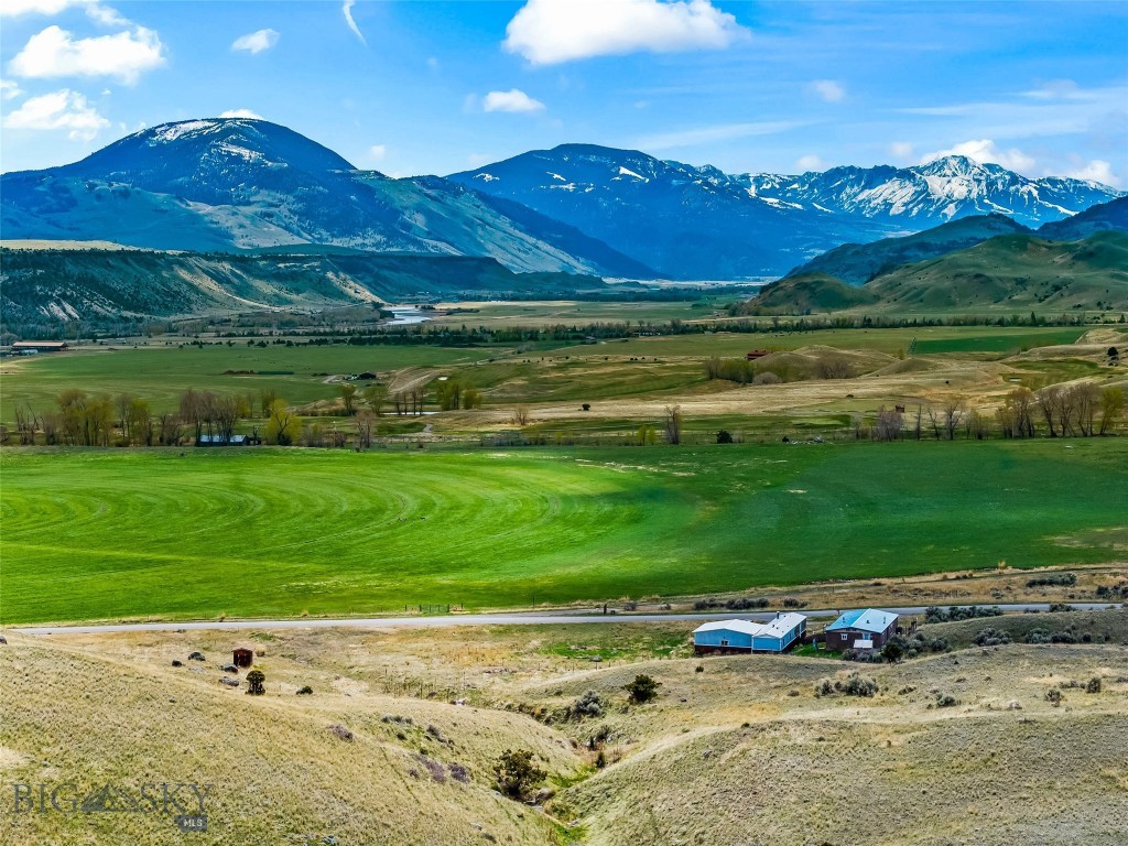 158 Dry Creek Road S, Emigrant MT 59027