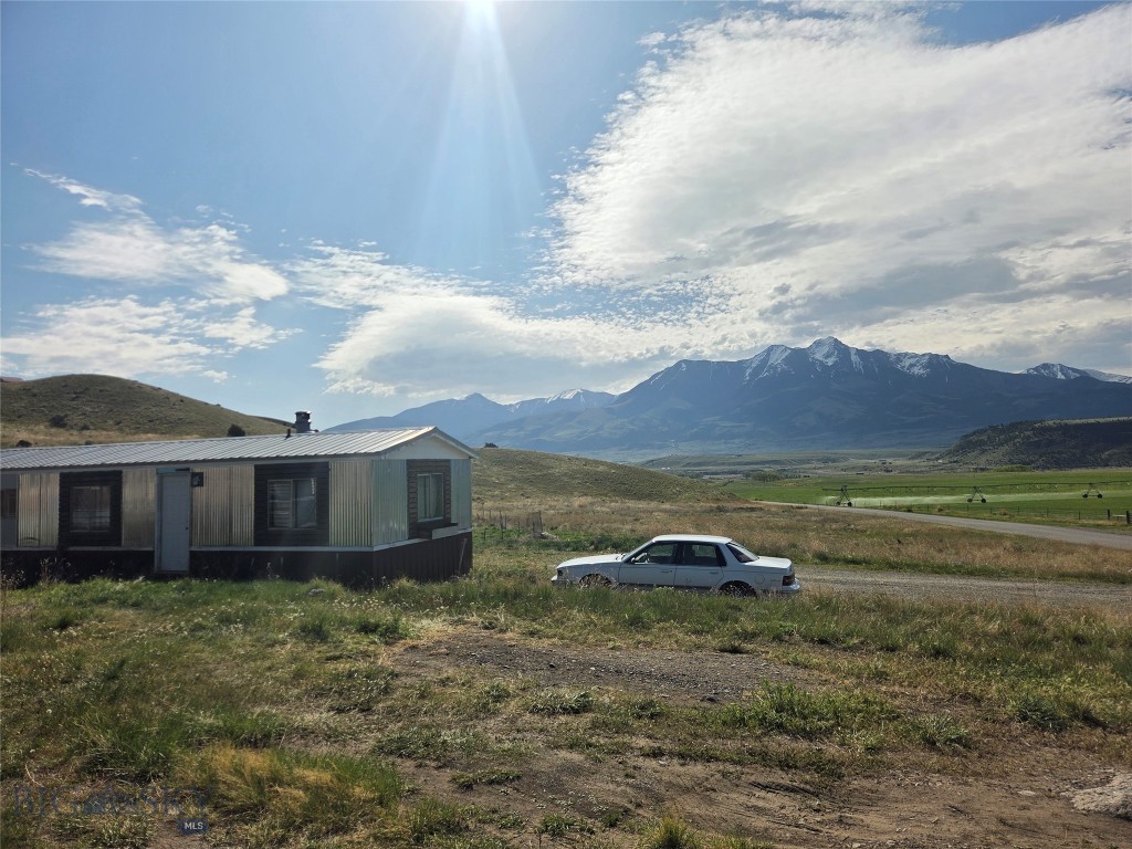 158 Dry Creek Road S, Emigrant MT 59027