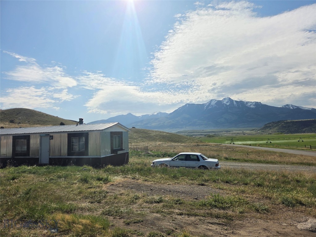 158 Dry Creek Road S, Emigrant MT 59027