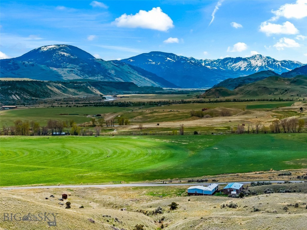 158 Dry Creek Road S, Emigrant MT 59027