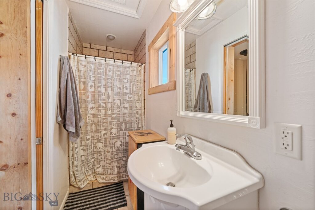 2 Jumping Rainbow Road, Livingston MT 59047