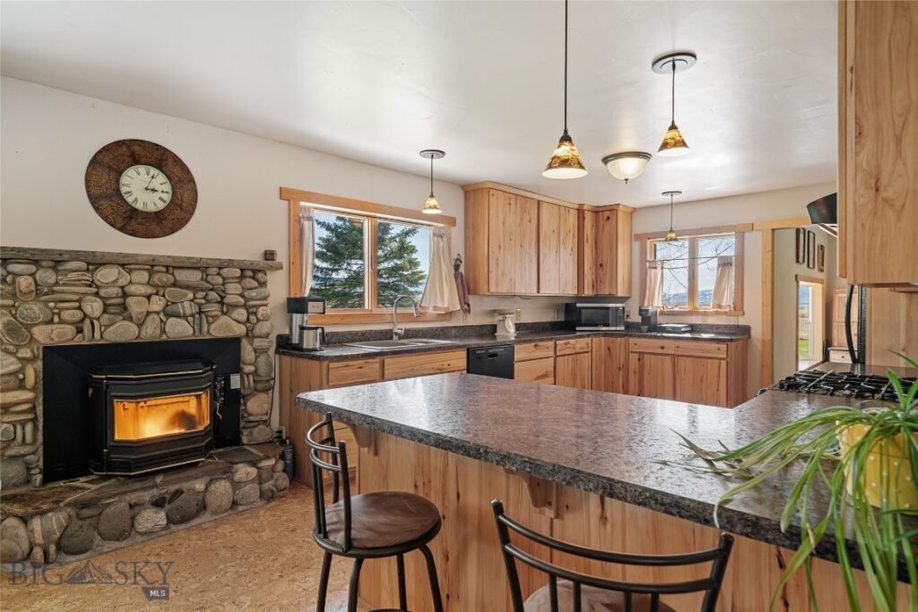 2 Jumping Rainbow Road, Livingston MT 59047