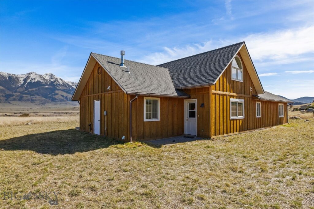 6 Rock View Lane, Emigrant MT 59027