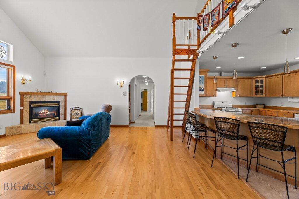 6 Rock View Lane, Emigrant MT 59027