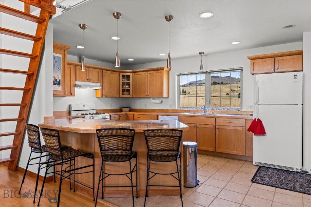 6 Rock View Lane, Emigrant MT 59027