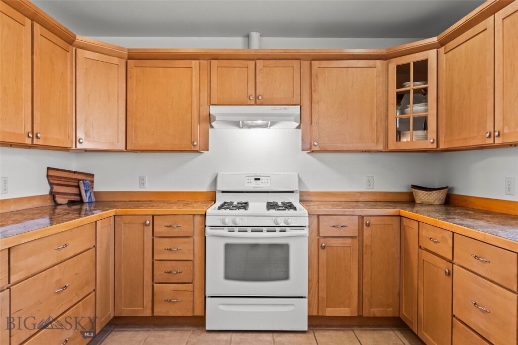 6 Rock View Lane, Emigrant MT 59027
