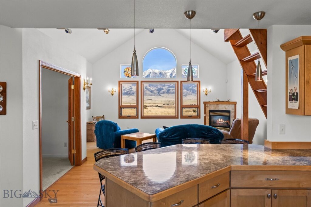 6 Rock View Lane, Emigrant MT 59027