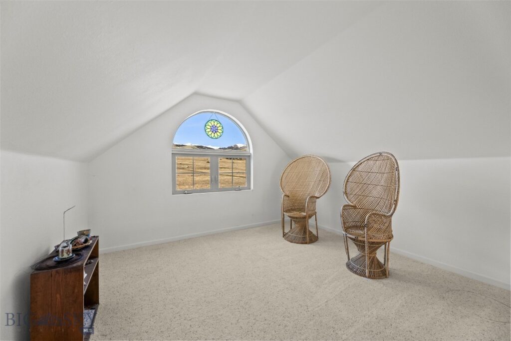6 Rock View Lane, Emigrant MT 59027