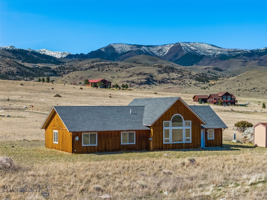 6 Rock View Lane, Emigrant MT 59027