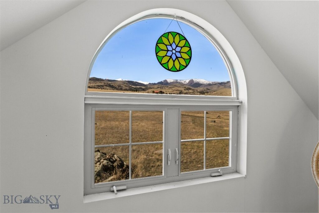 6 Rock View Lane, Emigrant MT 59027