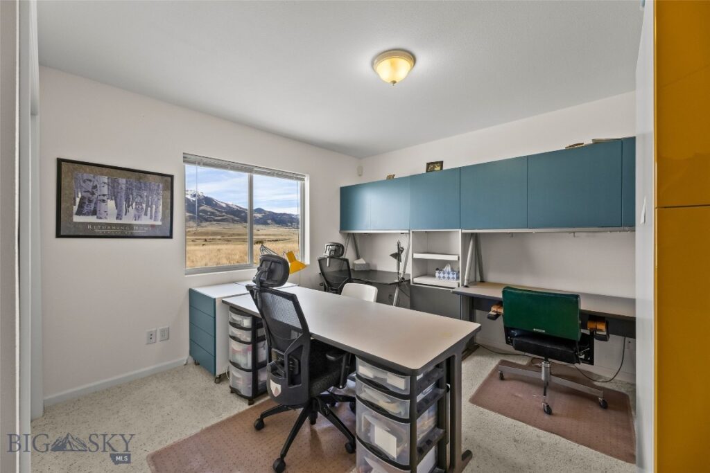 6 Rock View Lane, Emigrant MT 59027