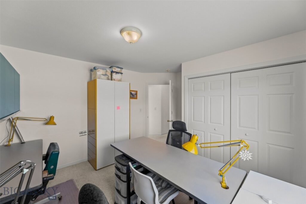 6 Rock View Lane, Emigrant MT 59027