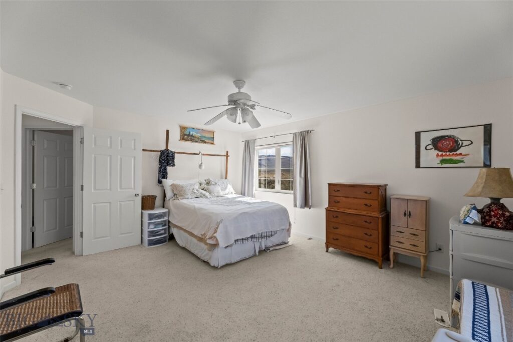 6 Rock View Lane, Emigrant MT 59027