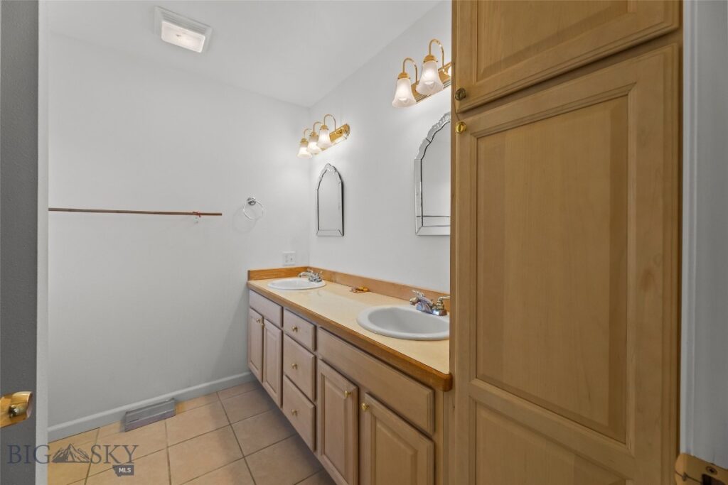 6 Rock View Lane, Emigrant MT 59027