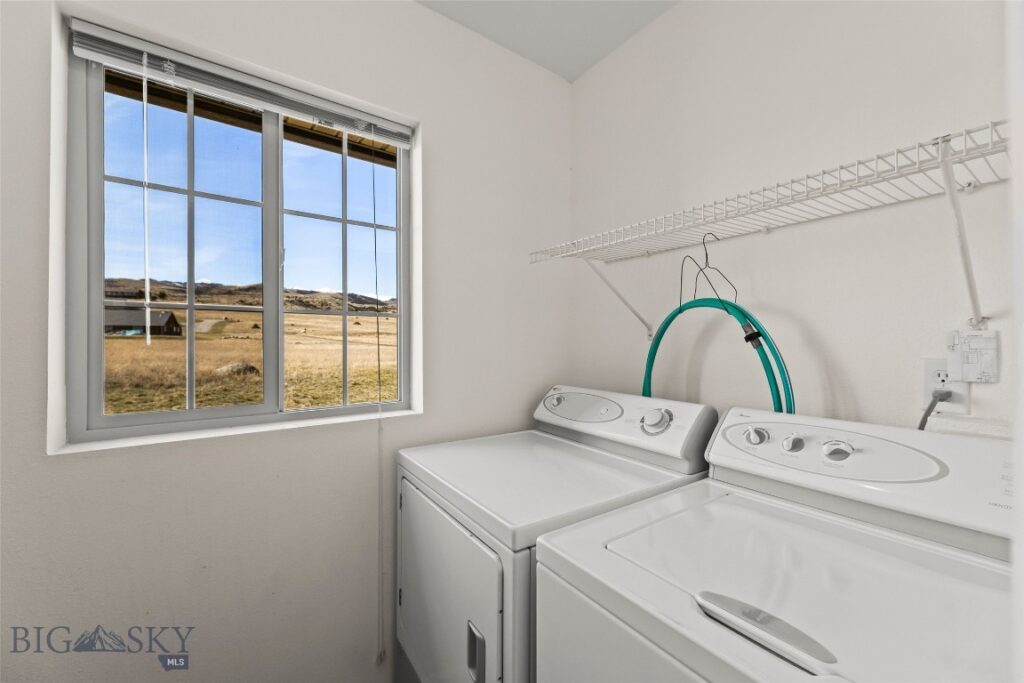 6 Rock View Lane, Emigrant MT 59027