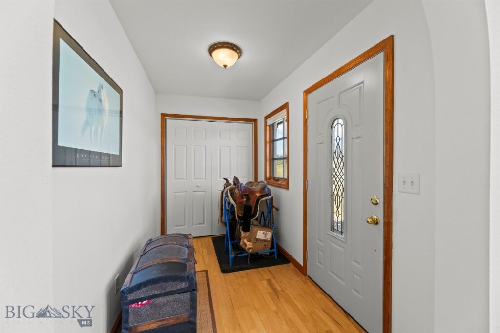 6 Rock View Lane, Emigrant MT 59027