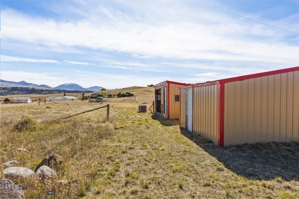 6 Rock View Lane, Emigrant MT 59027