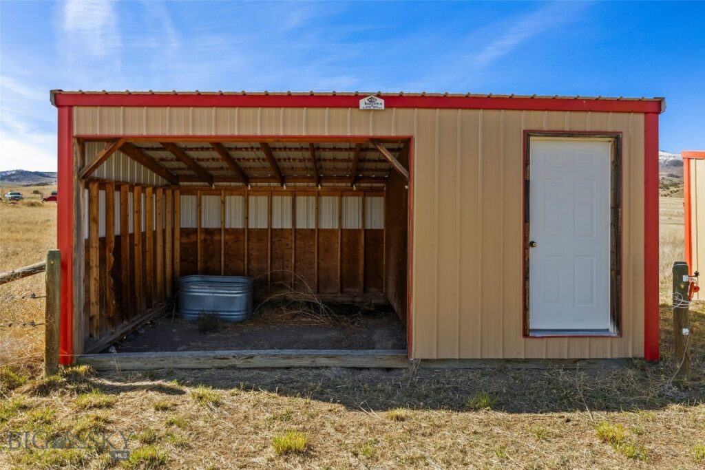 6 Rock View Lane, Emigrant MT 59027