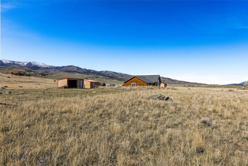 6 Rock View Lane, Emigrant MT 59027