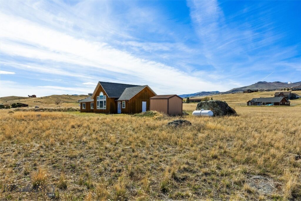6 Rock View Lane, Emigrant MT 59027
