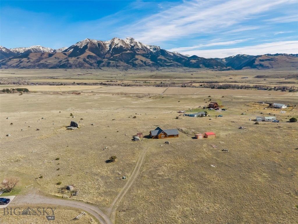 6 Rock View Lane, Emigrant MT 59027