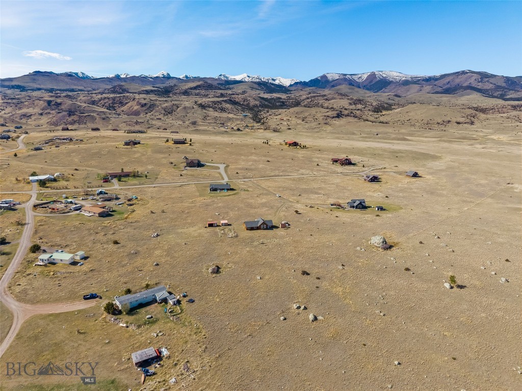 6 Rock View Lane, Emigrant MT 59027