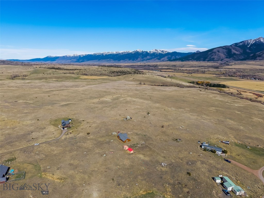 6 Rock View Lane, Emigrant MT 59027