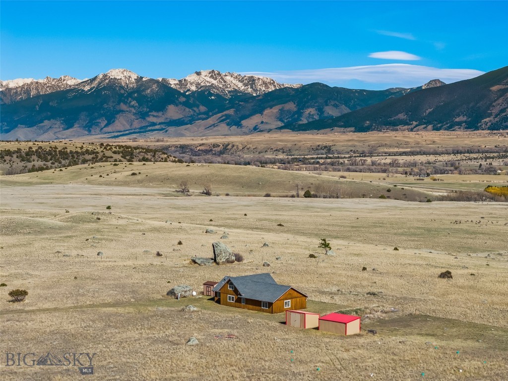 6 Rock View Lane, Emigrant MT 59027