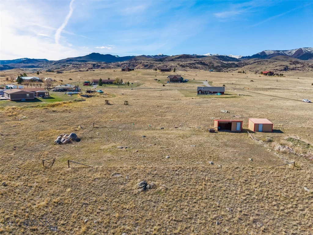 6 Rock View Lane, Emigrant MT 59027