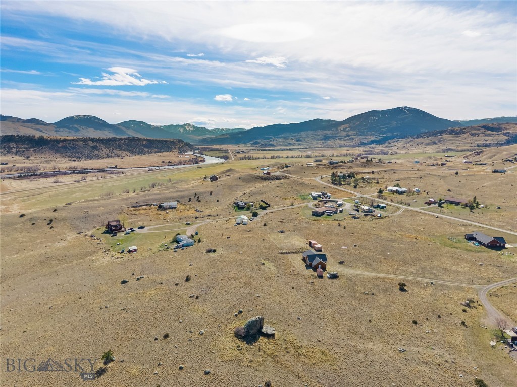 6 Rock View Lane, Emigrant MT 59027