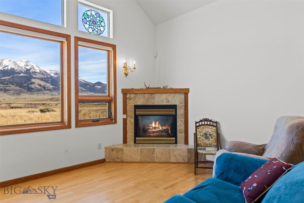 6 Rock View Lane, Emigrant MT 59027