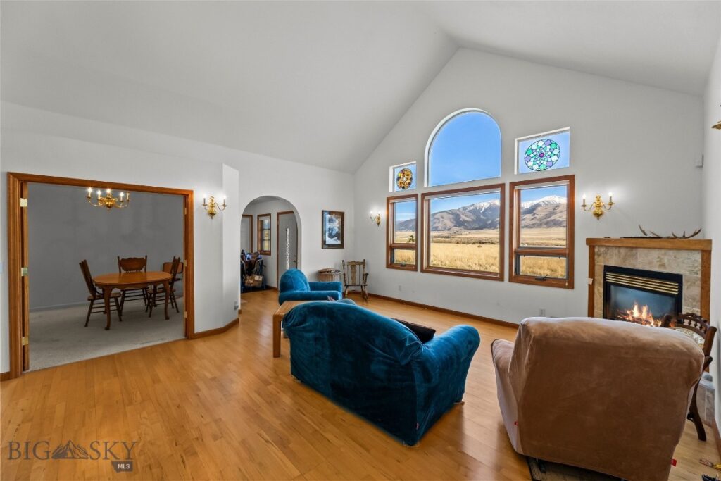 6 Rock View Lane, Emigrant MT 59027