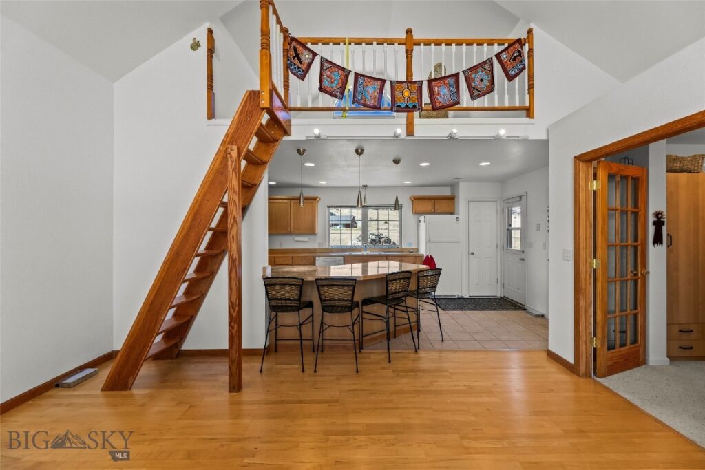 6 Rock View Lane, Emigrant MT 59027