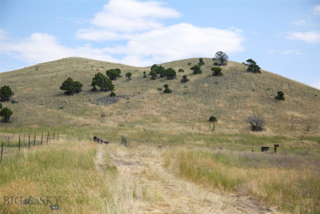 7 Aquila Lane, Emigrant MT 59027