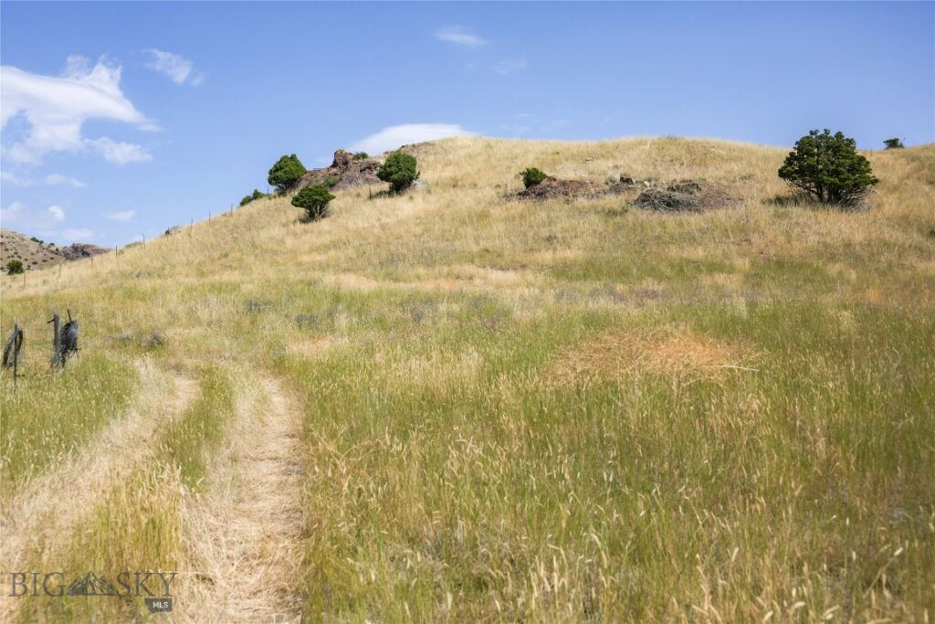 7 Aquila Lane, Emigrant MT 59027
