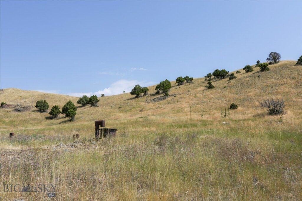 7 Aquila Lane, Emigrant MT 59027