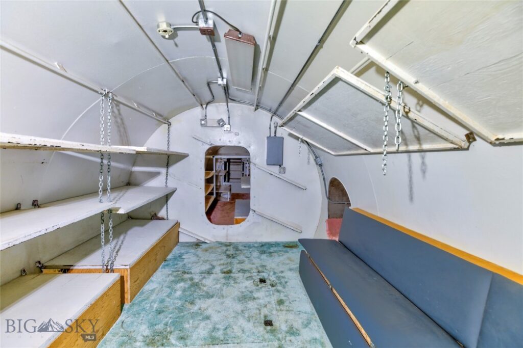 7 Aquila Lane, Emigrant MT 59027