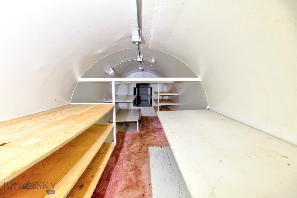7 Aquila Lane, Emigrant MT 59027