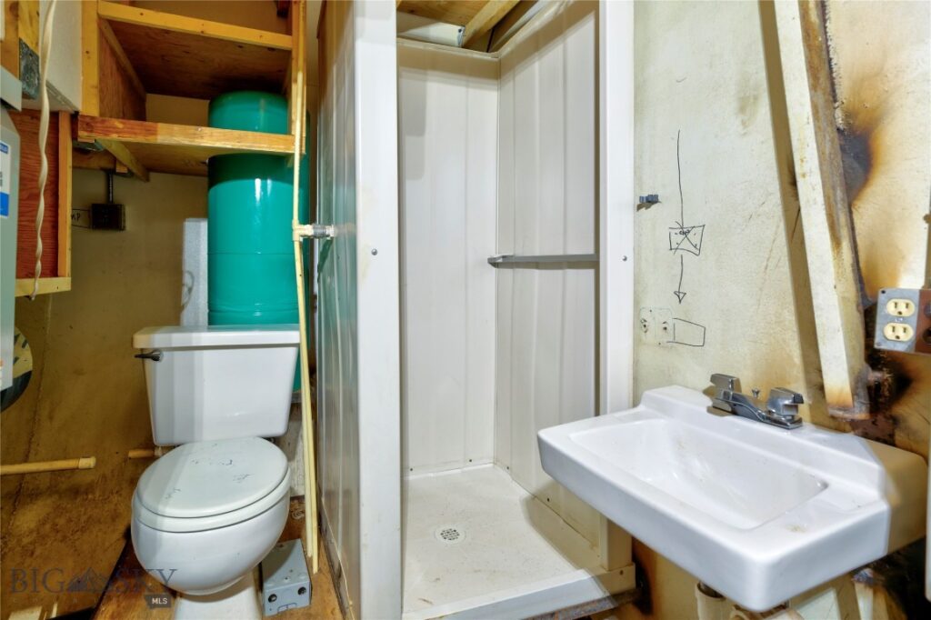 7 Aquila Lane, Emigrant MT 59027